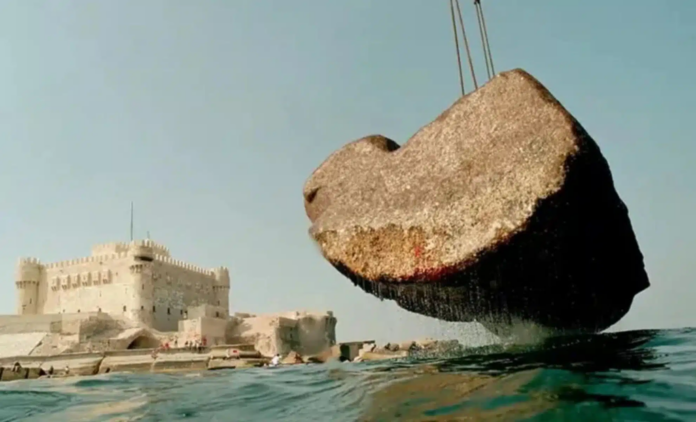 Unos arqueólogos han dado con 80 toneladas de piedras bajo el mar. Todo apunta a una de las Siete Maravillas del Mundo Antiguo