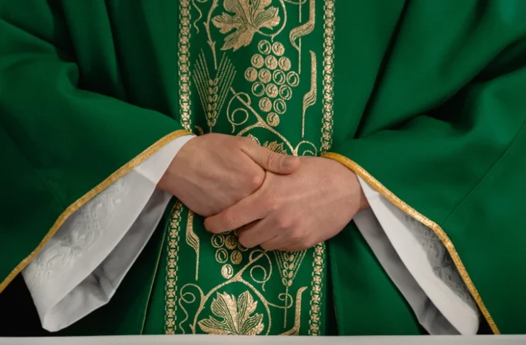 Arquidiócesis de León advierte que hombre expulsado del estado clerical se presenta como sacerdote católico