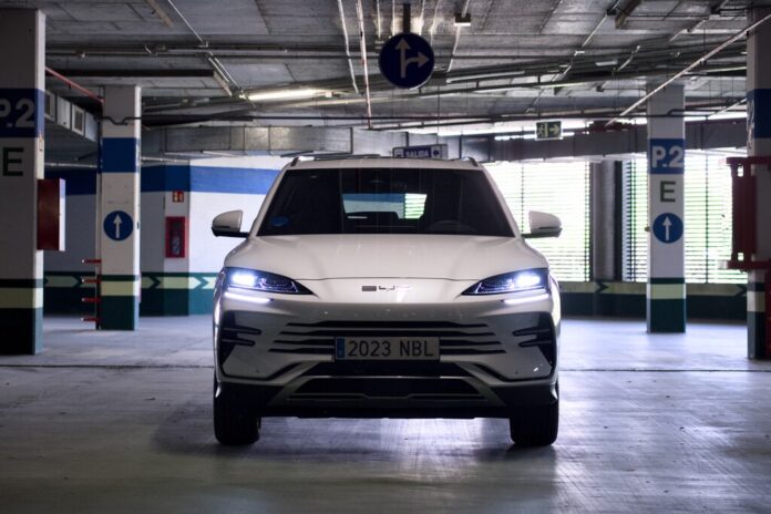 BYD quiere destronar a Toyota en cinco años. El problema es que primero tiene que arreglar lo que pasa en China
