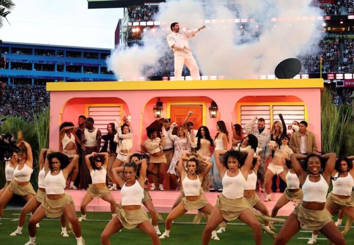 Bad Bunny canta contra la gentrificación y la turistificación. Su gira ha subido un 29% el precio de los hoteles en Madrid