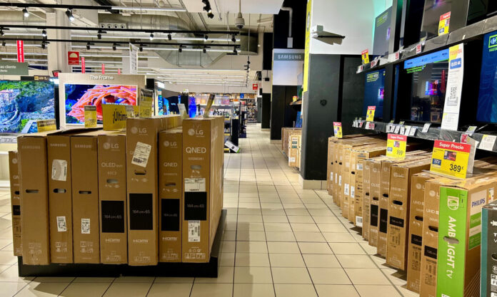 Carrefour está liquidando esta tele QLED de 50 pulgadas ideal para salones pequeños por menos de 300 euros