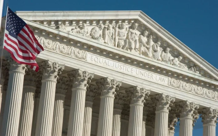 Corte Suprema de EE.UU. falla a favor de las políticas de asilo de Trump a las que los obispos se opusieron