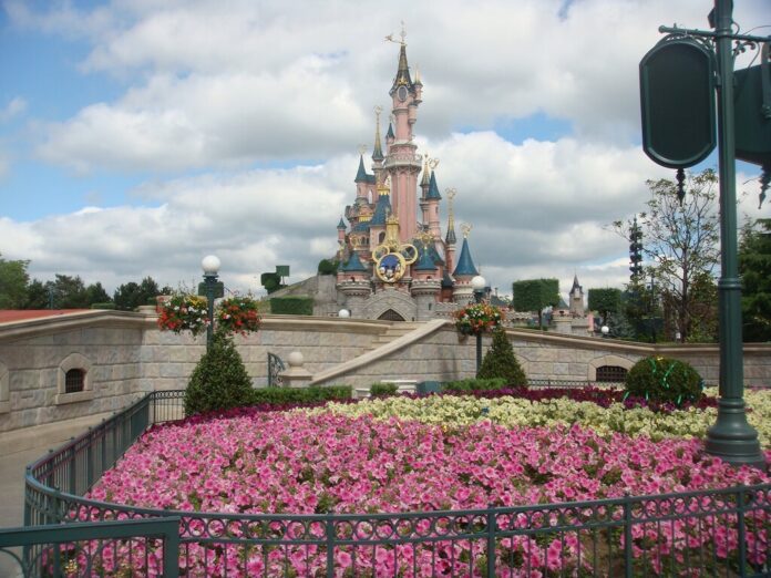 Disney ha invertido más de 5.700 millones de euros en Disneyland París. Todavía no ha recuperado ni la mitad de esa cantidad