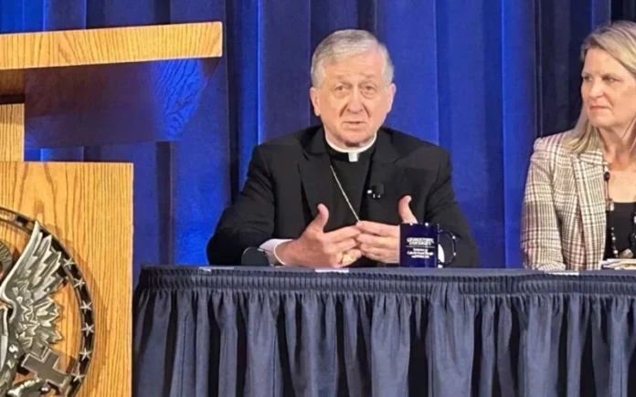El Cardenal Cupich condena la quema de una cruz en el Grant Park de Chicago