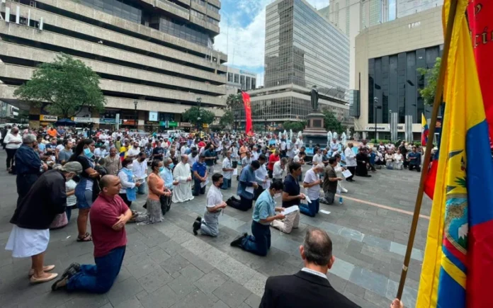 El “ejército” del Rosario de Hombres rezará en Guayaquil el mismo día de una marcha del “orgullo”