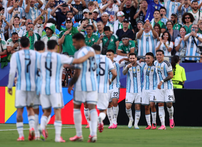 El mayor misterio del Mundial es por qué todas las botas son rosas: la respuesta es muy sencilla de entender