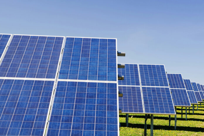 España produce tanta energía solar que es la envidia de Europa. Y aun así importa el 70% de la que consume