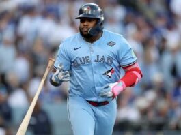 Guerrero Jr. remolca dos en victoria de Azulejos sobre Medias Rojas
