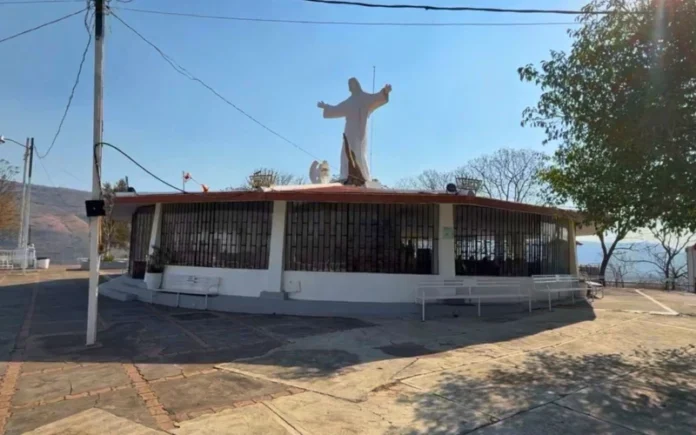 Incendio provocado daña emblemática capilla de Cristo Rey en México