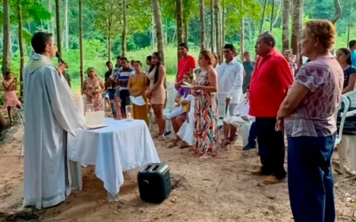 Jóvenes van en misión a la Amazonía para ayudar a sacerdote que atiende a más de 50 comunidades 