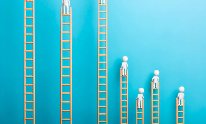 La IA está generando un mercado laboral a dos velocidades: los que ganan y los que se quedan atrás