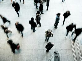 La Universidad de Navarra ha descubierto algo extraño: tendemos a girar hacia la izquierda y no tenemos ni idea de por qué