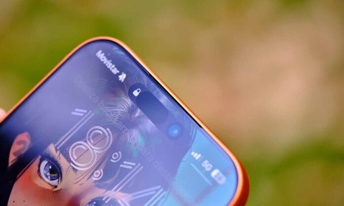 La nueva Siri AI ya está aquí: dos años después y con la ayuda de Google, esto es lo que hace el asistente con IA de Apple
