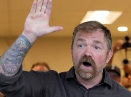 Primarias en Maine: Graham Platner supera escándalo de mensajes sexual