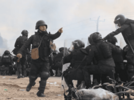 Seis policías heridos en bloqueos y enfrentamientos en Bolivia