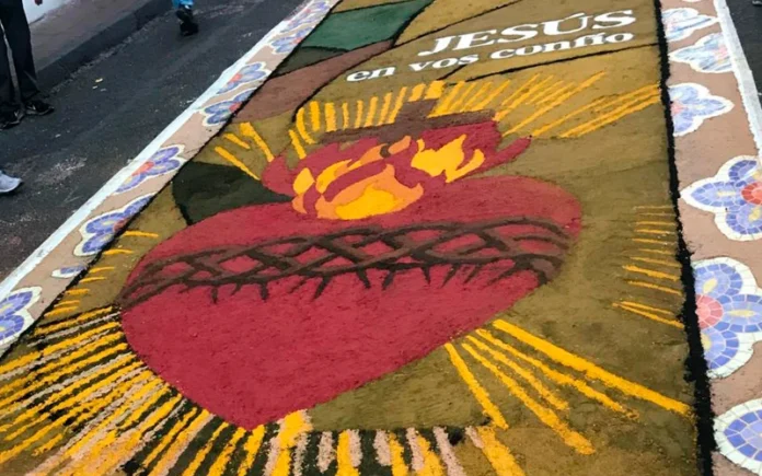 Vestirán el centro histórico de Quito con 60 alfombras artísticas para celebrar el Corpus Christi