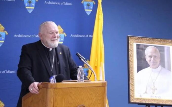 Arzobispo de Miami pide protecciones “compasivas” para los haitianos ante el vencimiento del TPS