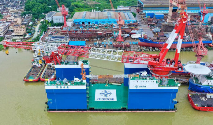 El nuevo monstruo naval de China tiene una misión extraña: hundirse a medias antes de ponerse a trabajar