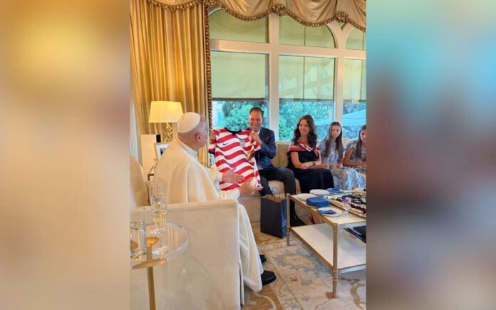 Embajador de Estados Unidos cuenta cómo fue su cena del 4 de julio con el Papa León XIV