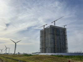 Esto que parece un edificio a medio construir en China es una batería gigante que funciona con gravedad