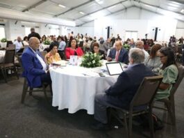Exministros y sectores sociales proponen cambios para la educación
