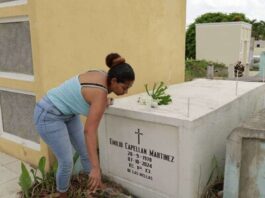 Hijos honran a sus padres fallecidos en el Día del padre
