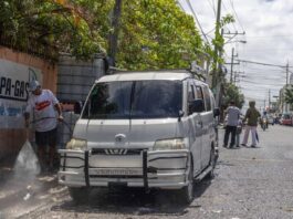 Lavado de vehículos, entre la informalidad y el servicio a domicilio Lavado de vehículos, entre la informalidad y el servicio a domicilio