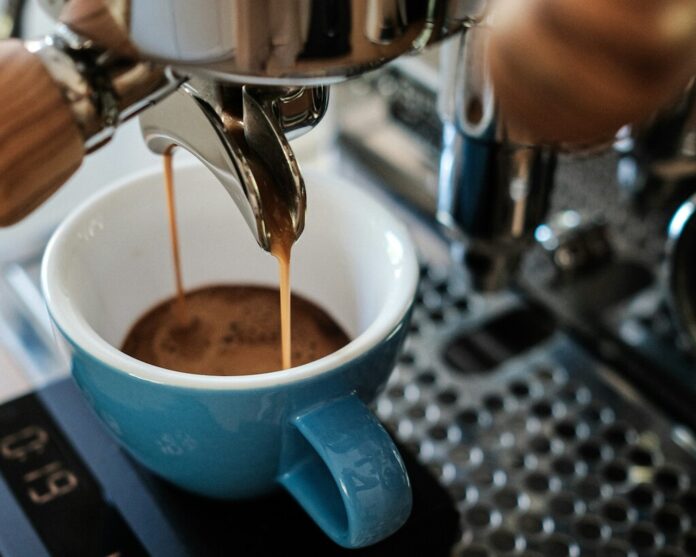 Llevamos un siglo calentando agua para hacer café. No hacía falta: basta con ultrasonidos