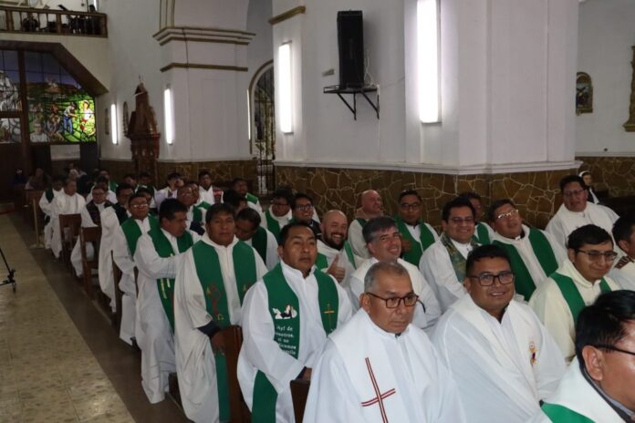 Más de 200 sacerdotes reflexionan sobre su identidad y misión en la Iglesia Católica en Bolivia