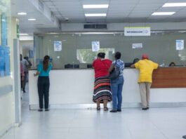 Médicos cumplen paro de 24 horas; pacientes sufren por suspensión