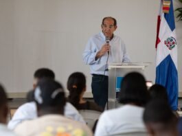 Medio Ambiente realiza taller sobre desenmallamiento de grandes ballenas