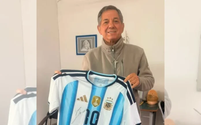 Messi dona una camiseta firmada para sortear entre los colaboradores del Santuario de Mama Antula 