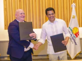 Ministro Collado firma acuerdo con ITF para fortalecer de la Movilidad Turística Sostenible