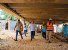 Ministro Paliza supervisa avance de los nuevos edificios de parqueos del programa Parquéate RD