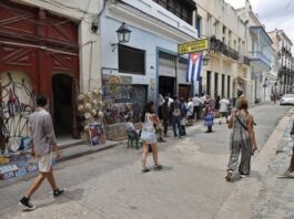 Pérdida de población en Cuba por migración masiva