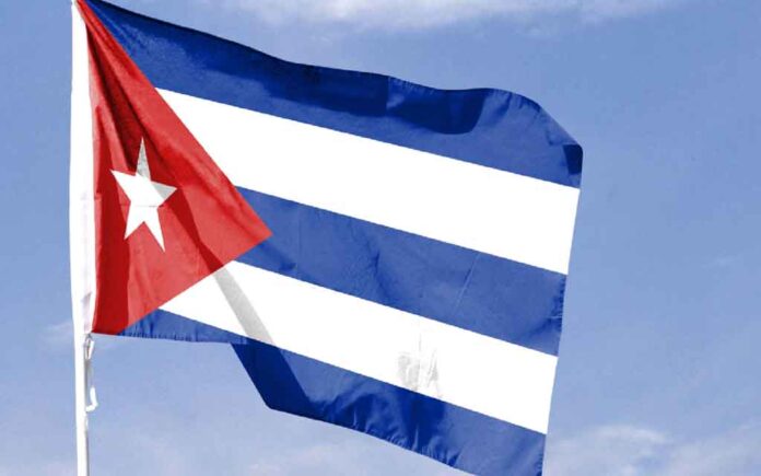 Sacerdote cubano Castor Álvarez denuncia: Le impidieron ir a EE.UU. para la ordenación de un obispo