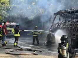 Se incendia autobús de Caribe Tours en Jarabacoa; hay nueve heridos