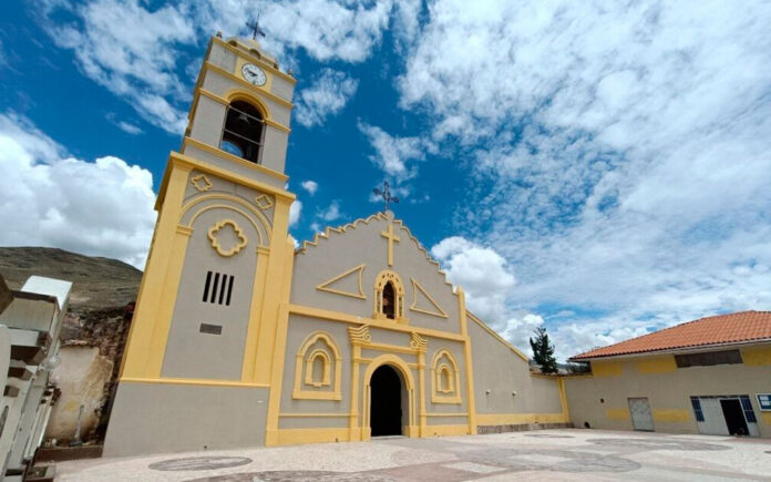 Sismo en Perú: Colapsa el techo de la iglesia Apóstol Santiago e imagen de la Virgen queda intacta