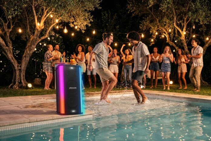 Un monstruo de altavoz portátil con luces, 220 W de potencia y karaoke con IA: así es el nuevo LG xboom La Bestia Stage 501