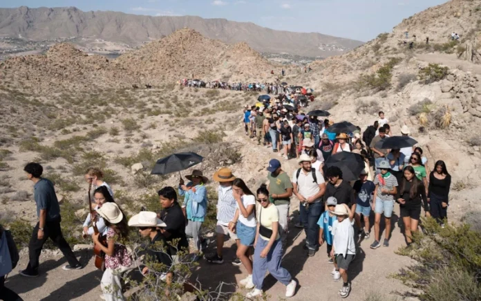 Una montaña con Cristo Rey en la cima es el más reciente frente de la disputa sobre inmigración en EE.UU.