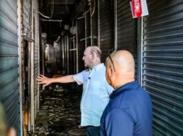 Alcalde de Santiago revisa daños del incendio en Mercado Modelo
