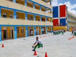 Año escolar 2026-2027 inicia hoy entre protestas y disputa por cupos