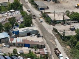 Avanza carretera Los Casabes, pero La Isabela sigue deteriorada