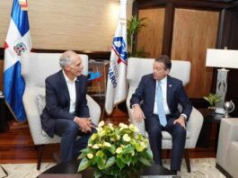 Canciller Ito Bisonó recibe en el AILA al presidente de Honduras Canciller Ito Bisonó recibe en el AILA al presidente de Honduras