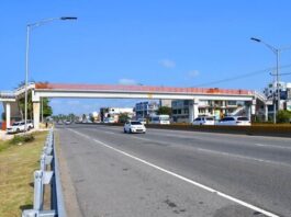 Cierran tránsito en autopista Las Américas por desmonte de peatonal Cierran tránsito en autopista Las Américas por desmonte de peatonal