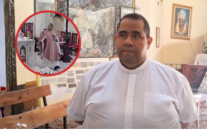 Con el Santísimo Sacramento en mano, sacerdote evacuó a los fieles de su iglesia durante terremoto