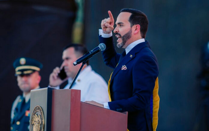 Con un discurso vivando a Cristo Rey, De la Espriella asume la presidencia de Colombia