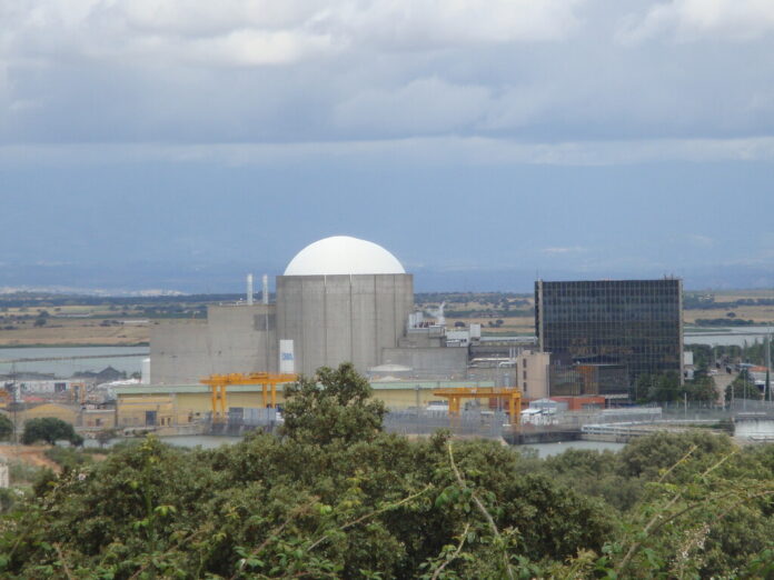 El Gobierno iba a cerrar la central nuclear de Almaraz en 2027. La guerra en Oriente Próximo acaba de cambiar los planes