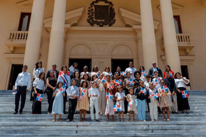 El Palacio Nacional abre sus puertas a hijos y sobrinos de colaboradores para un recorrido por sus históricas instalaciones