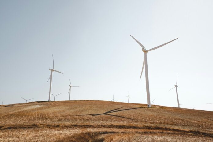 España produce el 84 % de su energía renovable en el campo. El problema es que muchos de sus beneficios no se quedan allí